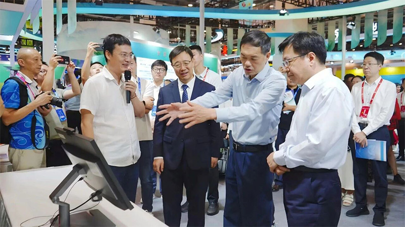 兩個(gè)博覽會(huì)，清聽(tīng)聲學(xué)展區(qū)